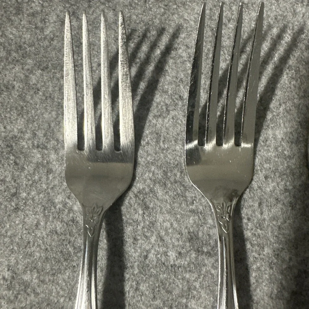 4 International Stainless VERONA Pattern Forks ‎ 7449